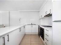2 Bedroom Deluxe Apartment Kitchen-BreakFree Cosmopolitan